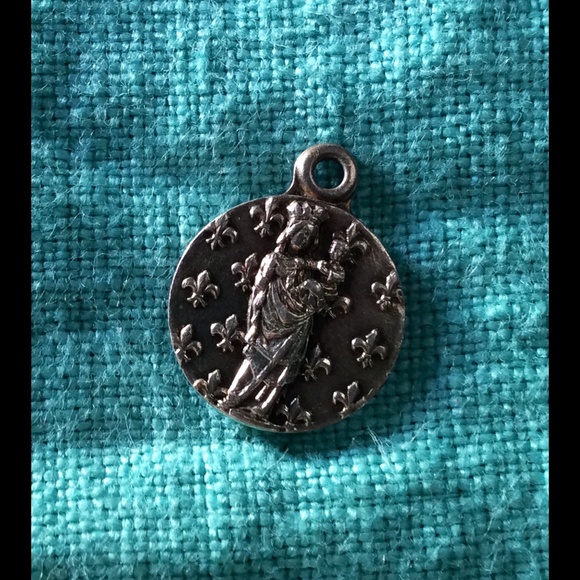 Azura Pacific Jewelry - 80s Vintage Notre Dame de Paris 1/2" Pendent Charm